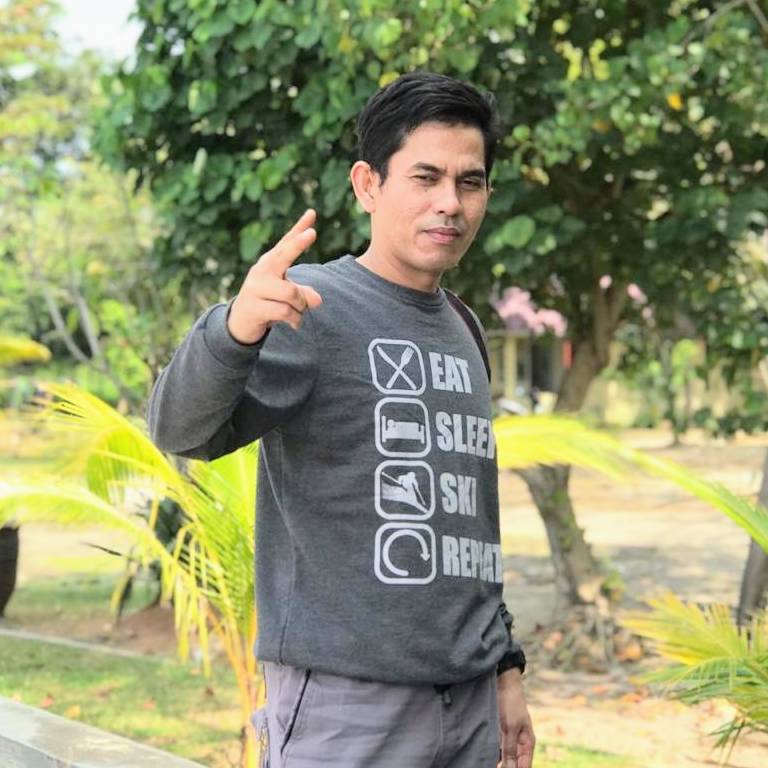 Husni Kurniawan