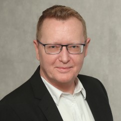 Oliver Girome Schmidt