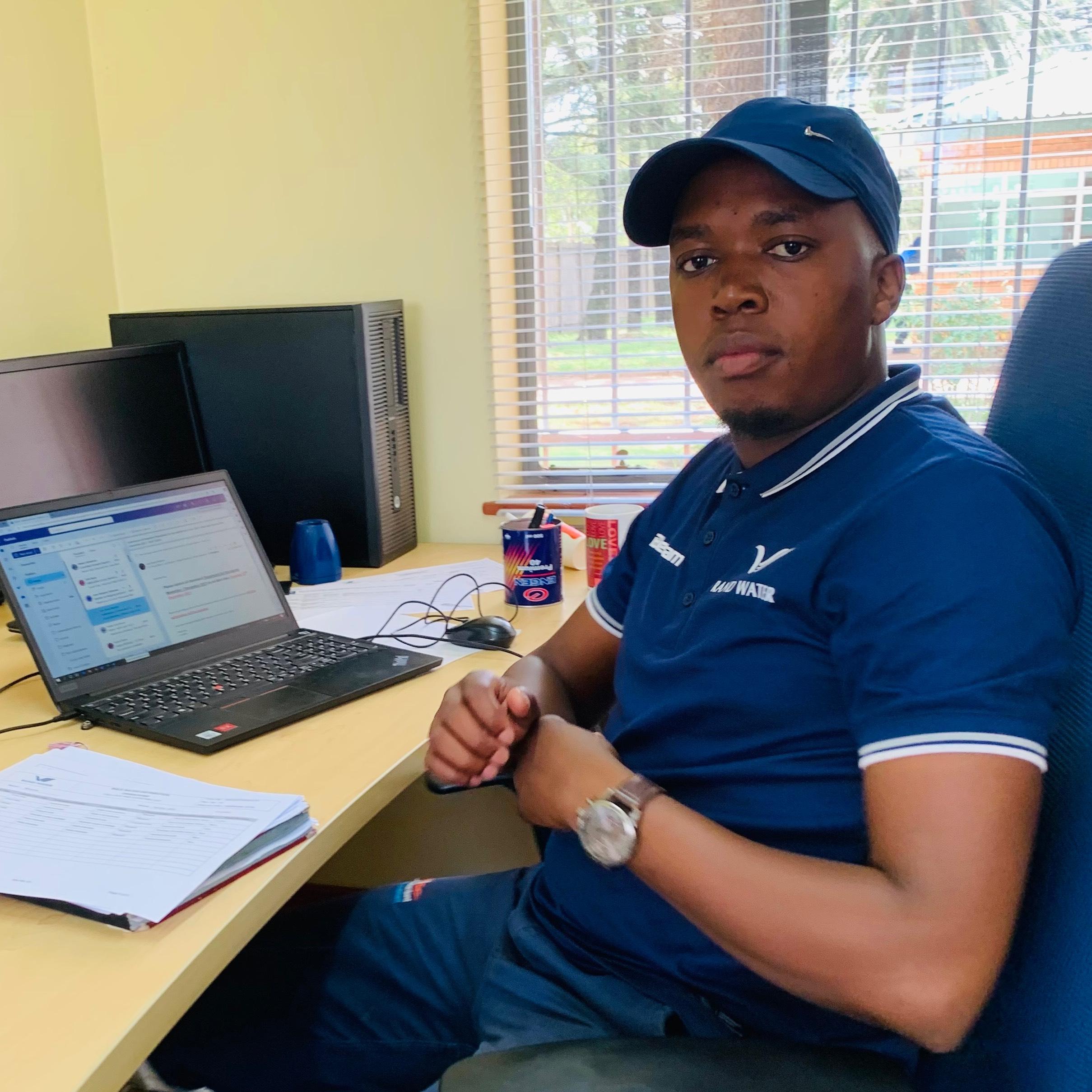 Lindinkosi Manqamane